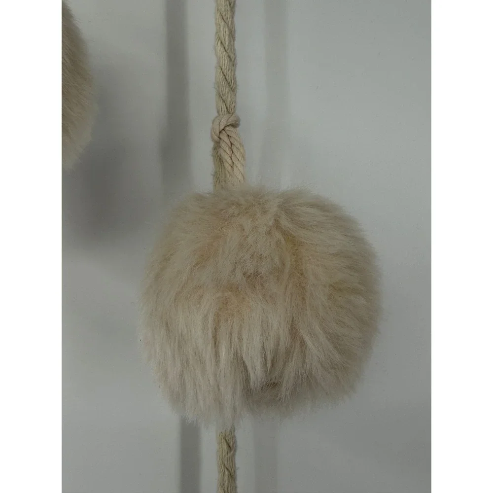 N/A decorative pom